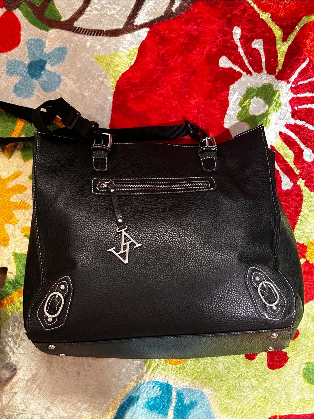 Adrien Vittadini Tote, Barely used. Big and roomy!